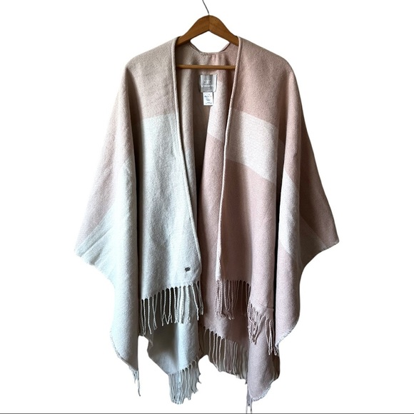 Soia & Kyo | Mirel Woven Scarfigan with Fringe Quartz - Picture 2 of 9